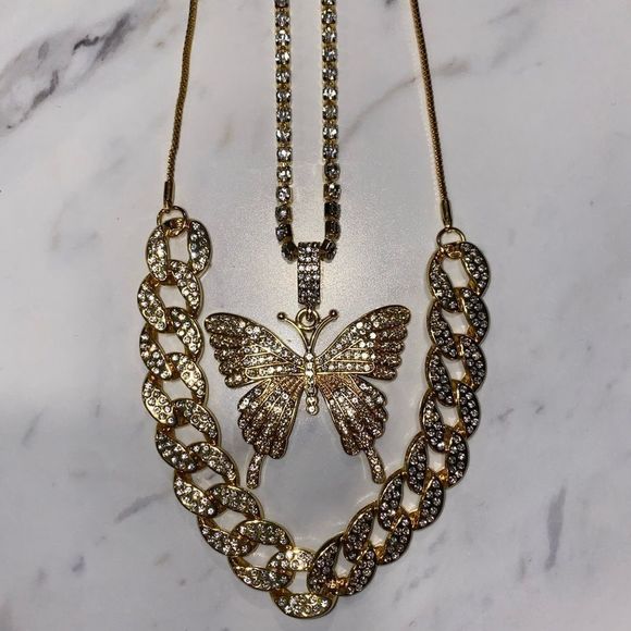 Gold Butterfly Necklace Set ❤️🦋 - Picture 4 of 9